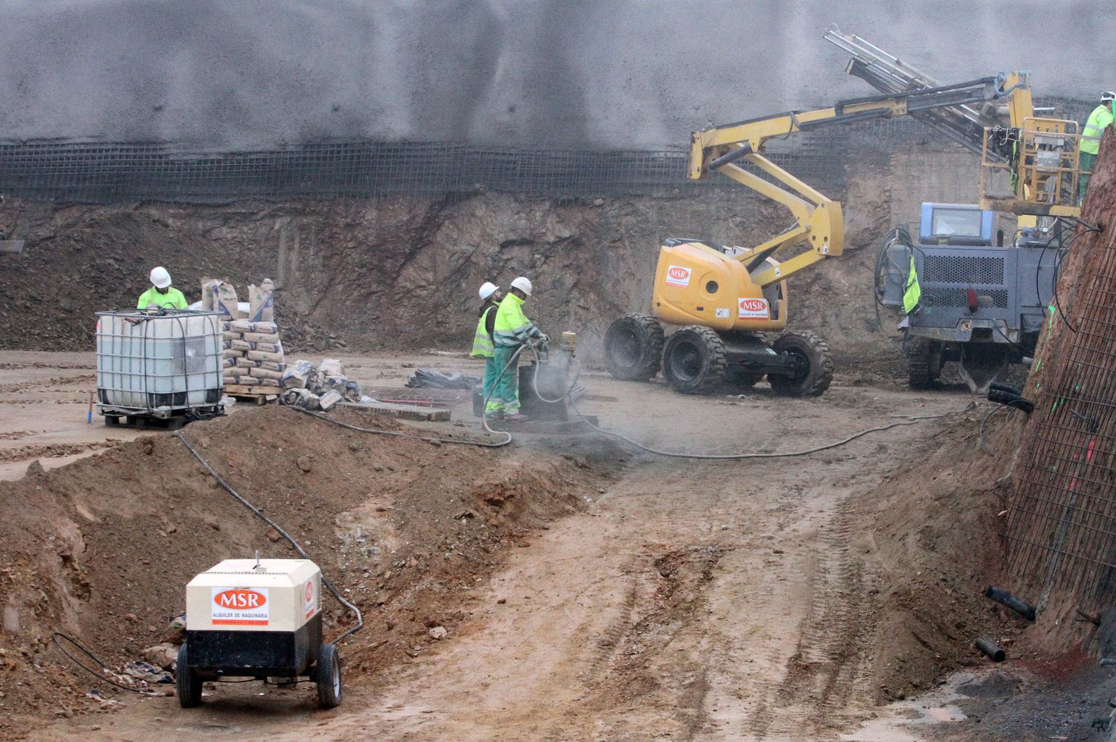 Imágenes de la colocación de la primera piedra de la planta de ElPozo en Jabugo.