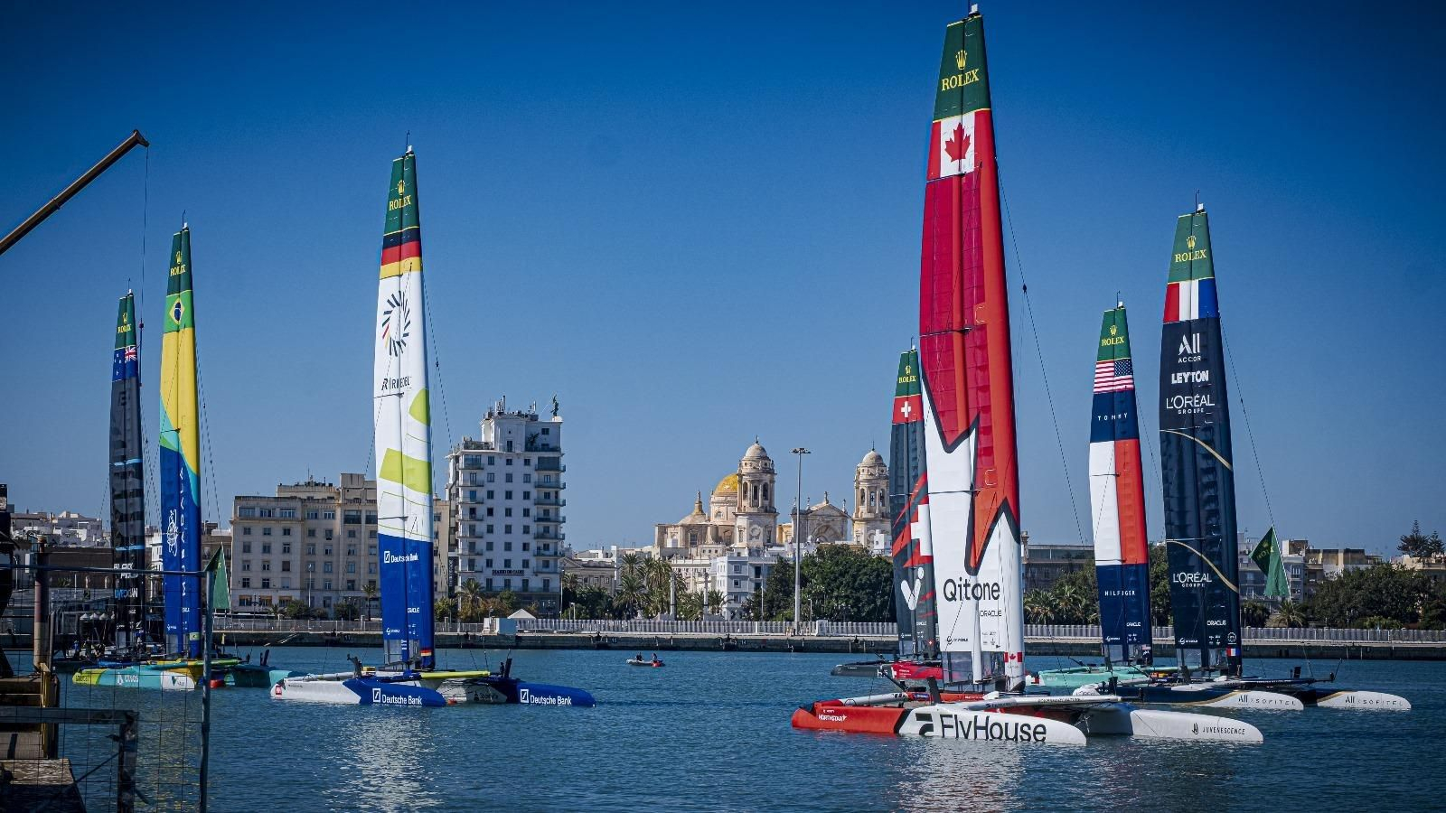 Los F-50 de la SailGP en una imagen tomada en el muelle de Cádiz.