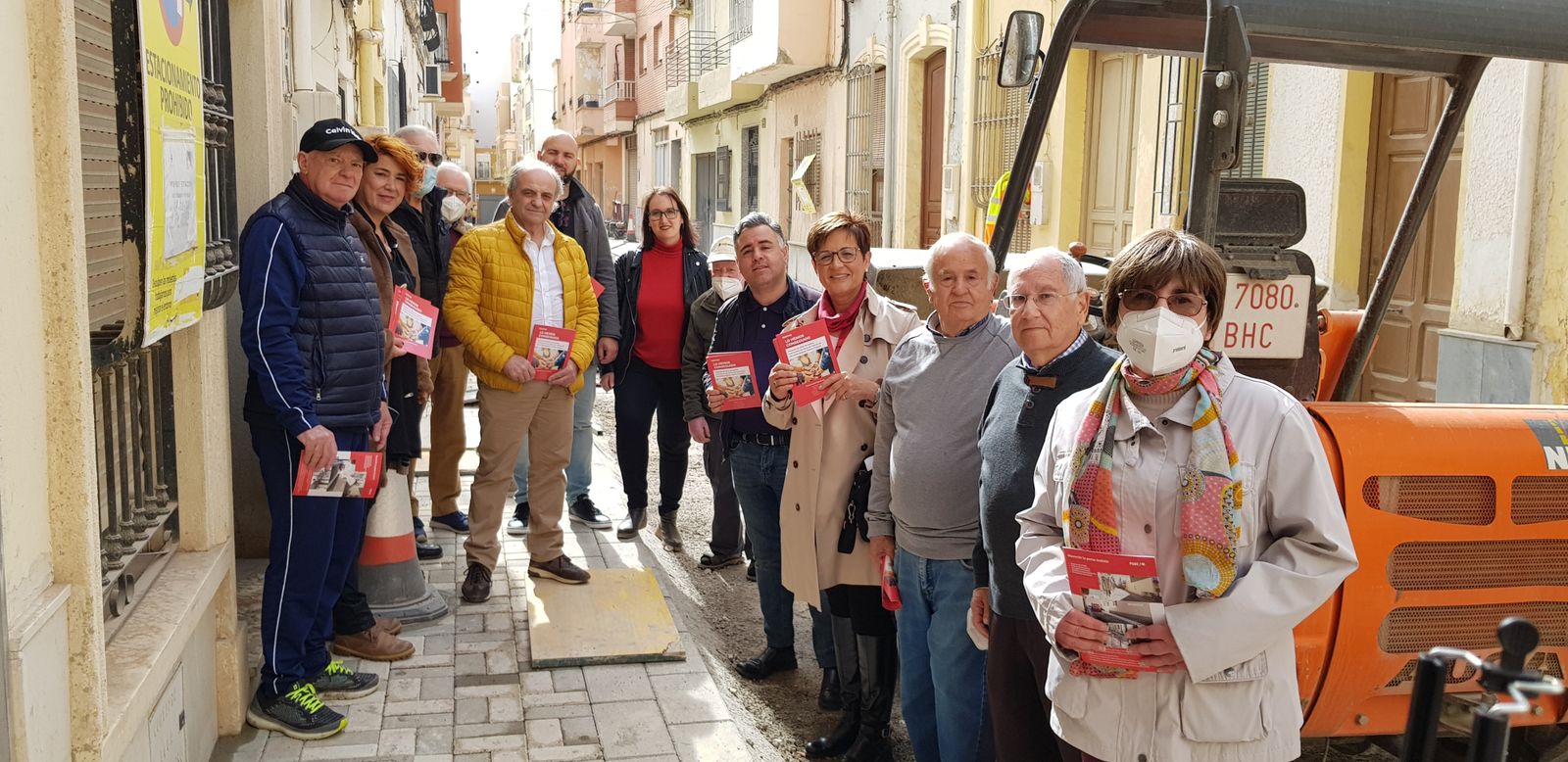 Concejales socialistas con vecinos de Plaza de Toros