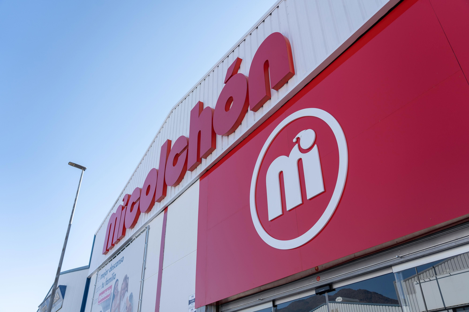 Este nuevo punto de venta se encuentra ubicado en una de las mejores zonas de la ciudad, próximo al núcleo de la capital.