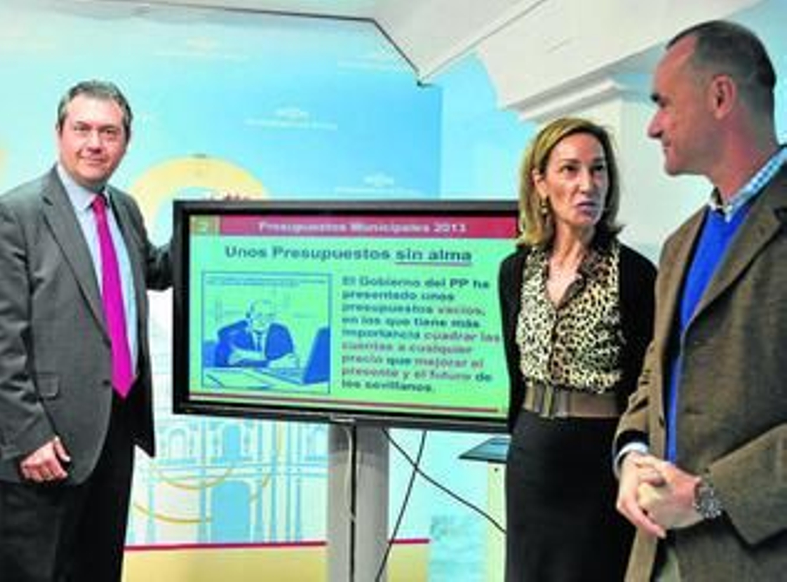 Juan Espadas, líder de la oposición, junto a los concejales socialistas Susana López y Antonio Muñoz.