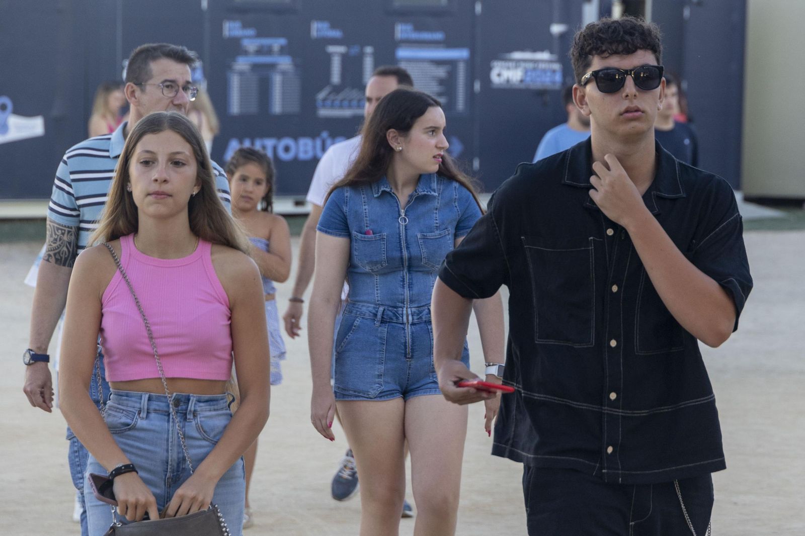 Búscate en las imágenes del concierto de Emilia en Concert Music Festival