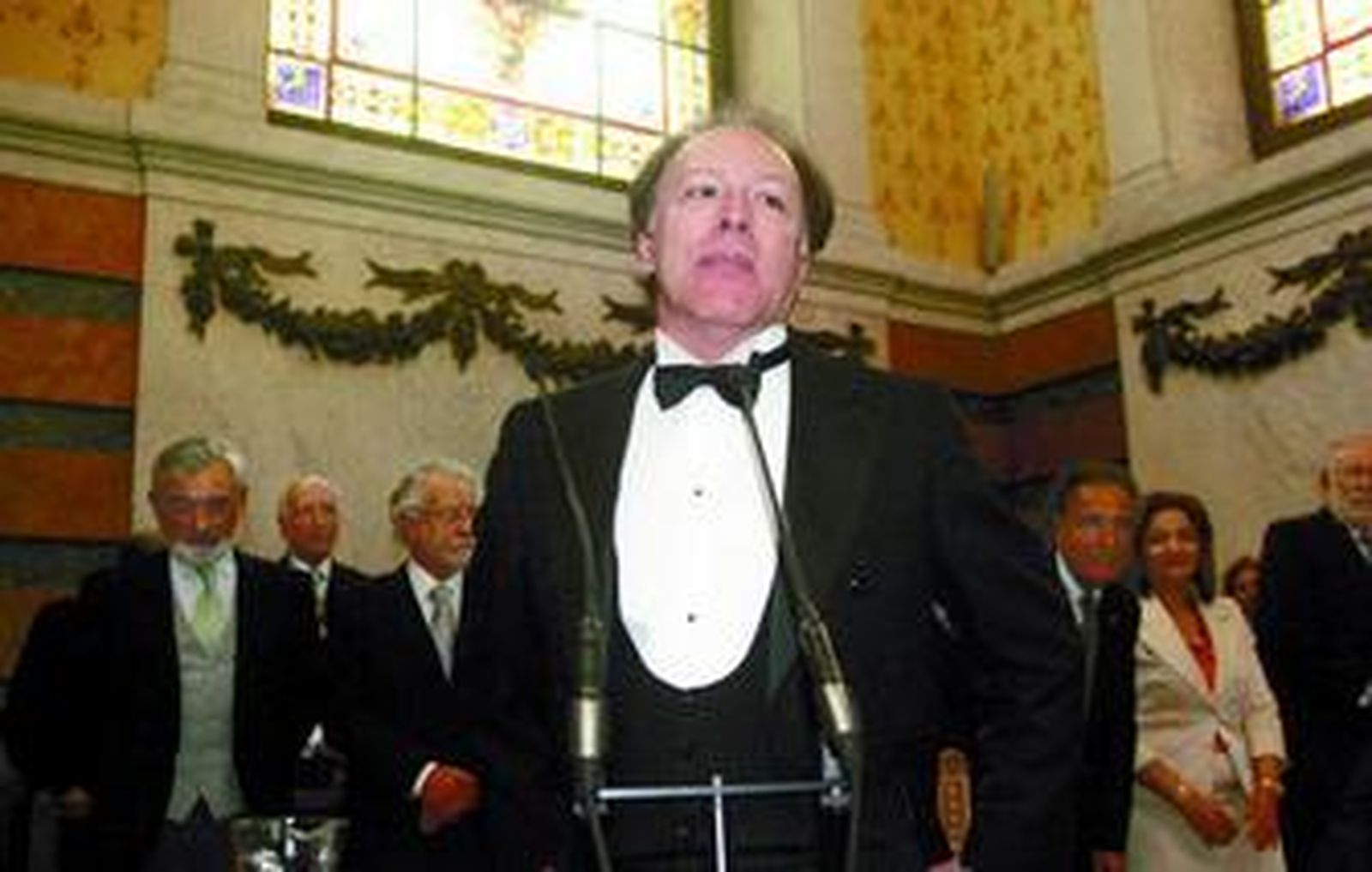 Javier Marías definió la lengua como un "permanente tanteo" en su ingreso en la Real Academia.