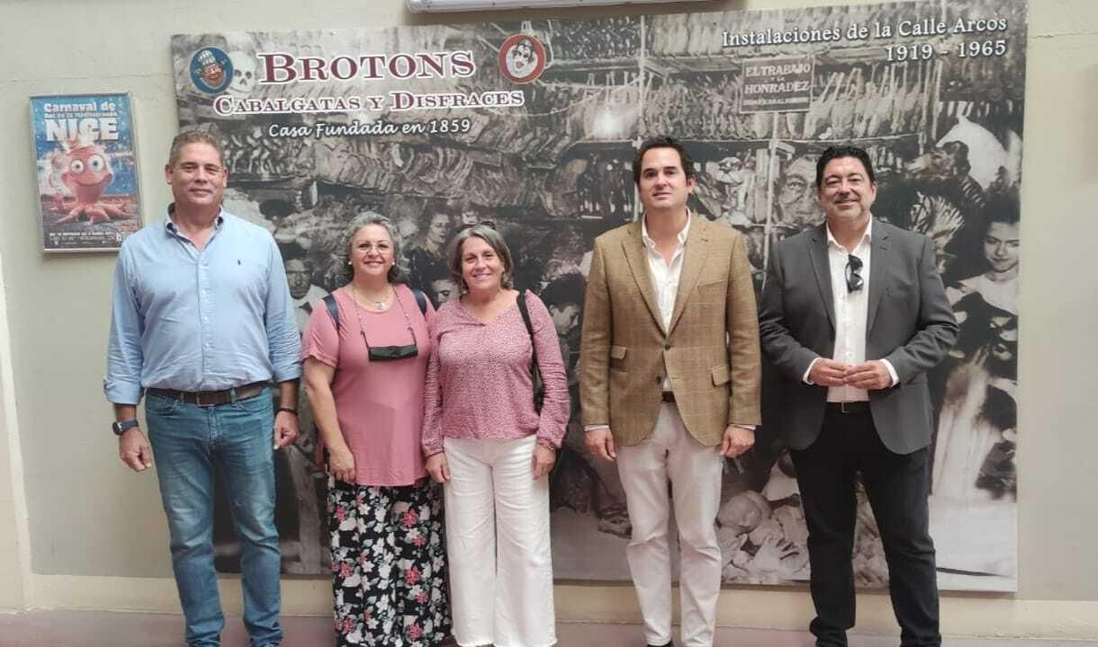 En Brotons Cabalgatas y Disfraces con Tomás Brotons y Gema García Bermúdez.