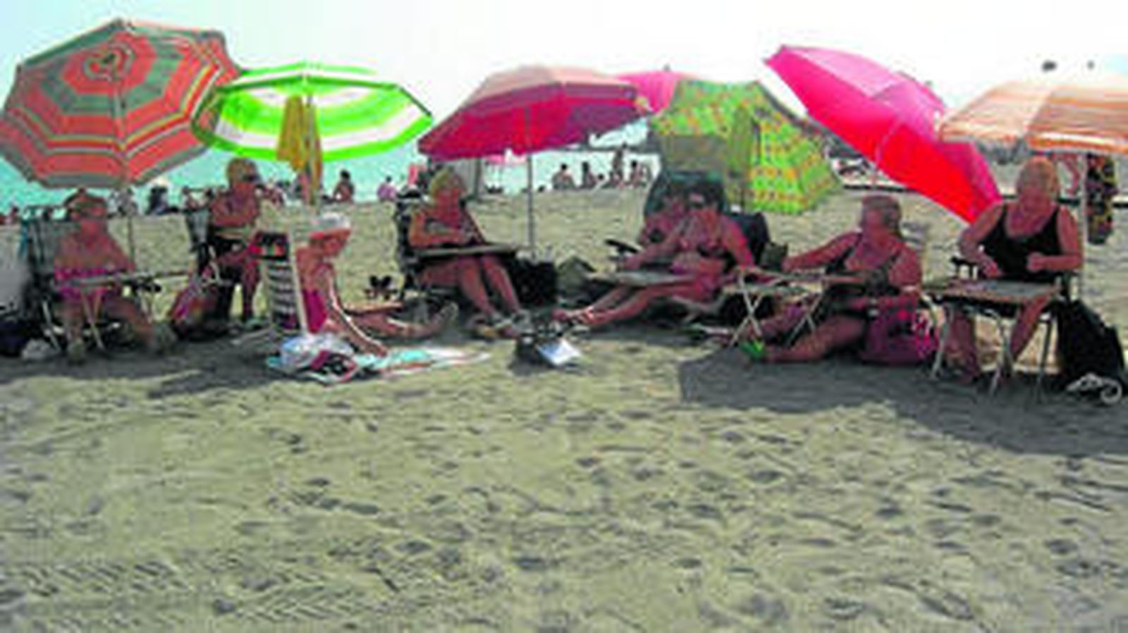 A las cinco, bingo en la playa