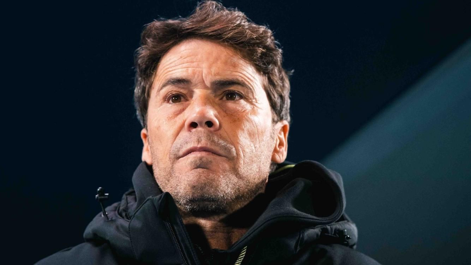 El técnico unionista, en los minutos previos al arranque del partido.