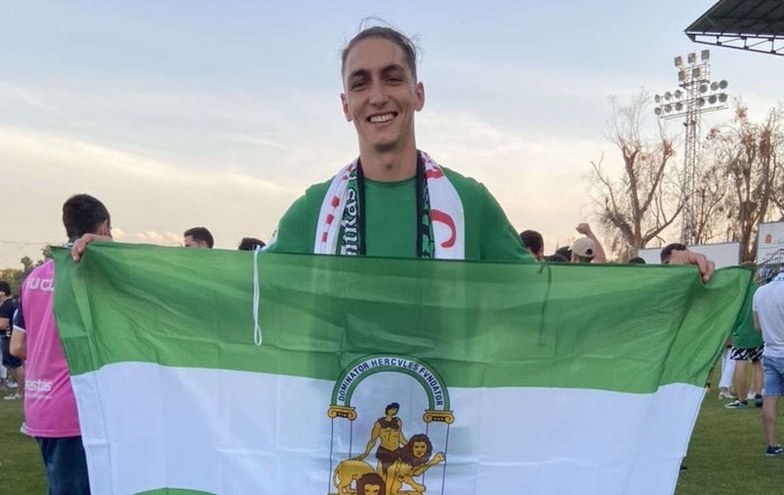Cubero celebra el ascenso del Toledo en el Salto del Caballo.