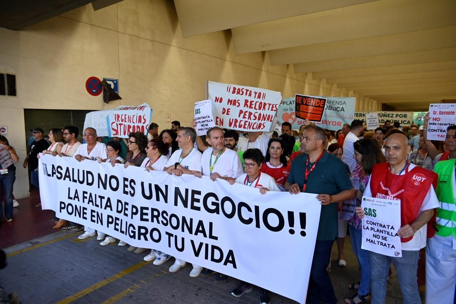 Las imágenes de la manifestación en el Hospital Reina Sofía por los recortes del SAS