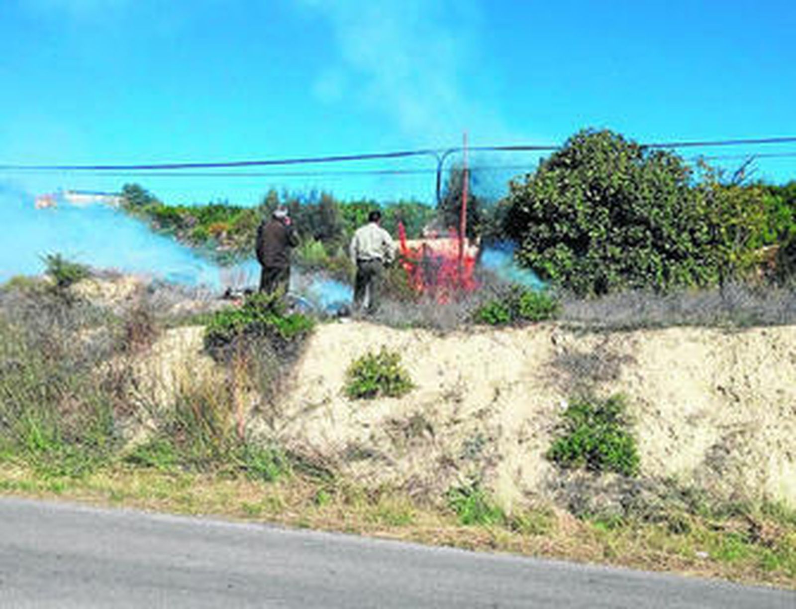 Uno de los incendios provocados por el presuto pirómano, vecino de la localidad de Fines.