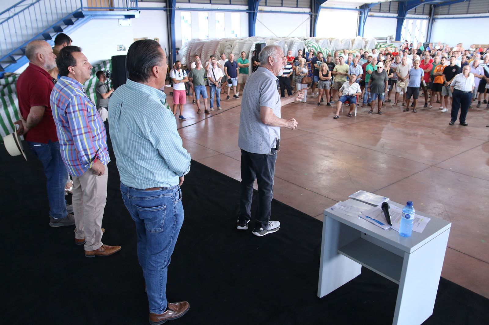 La Mesa del Agua se concentra contra la rebaja en el suministro de agua desde la desaladora de Carboneras