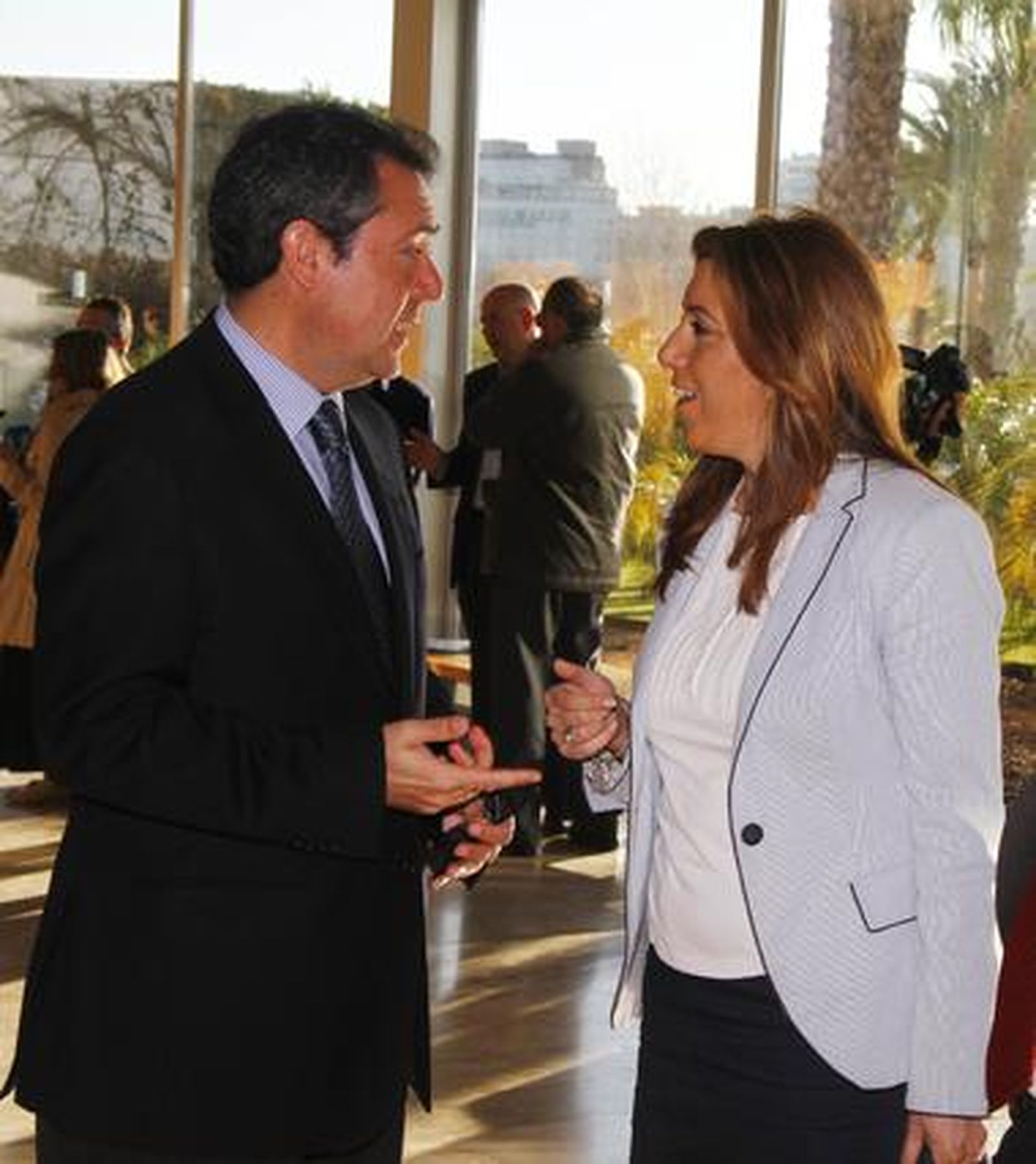 Juan Espadas junto a Susana Díaz.

Foto: V. Hidalgo