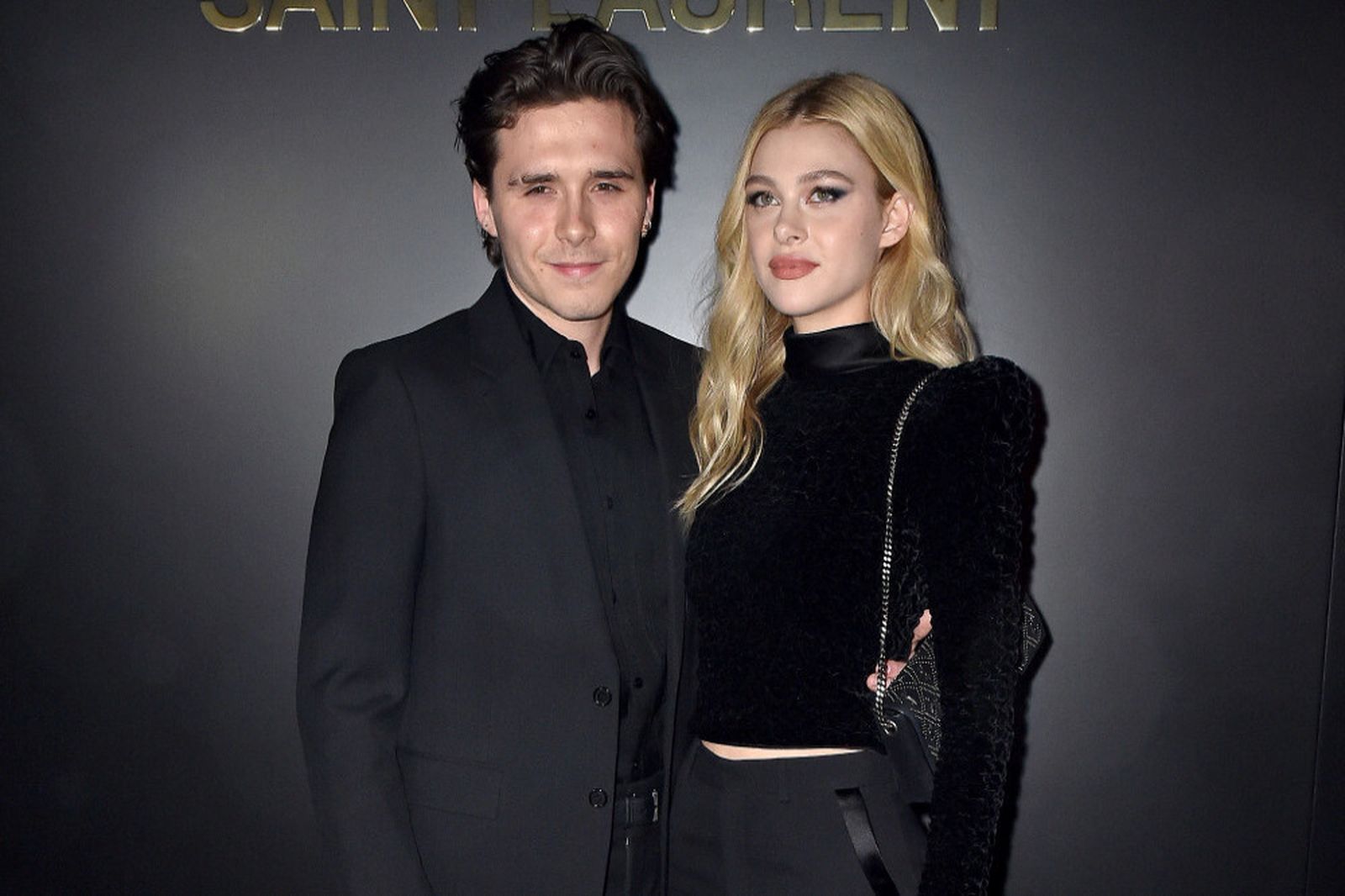 Brooklyn Beckham, primogénito de los Beckham, y la actriz y modelo Nicola Peltz, quienes contraerán matrimonio el próximo 9 de abril.