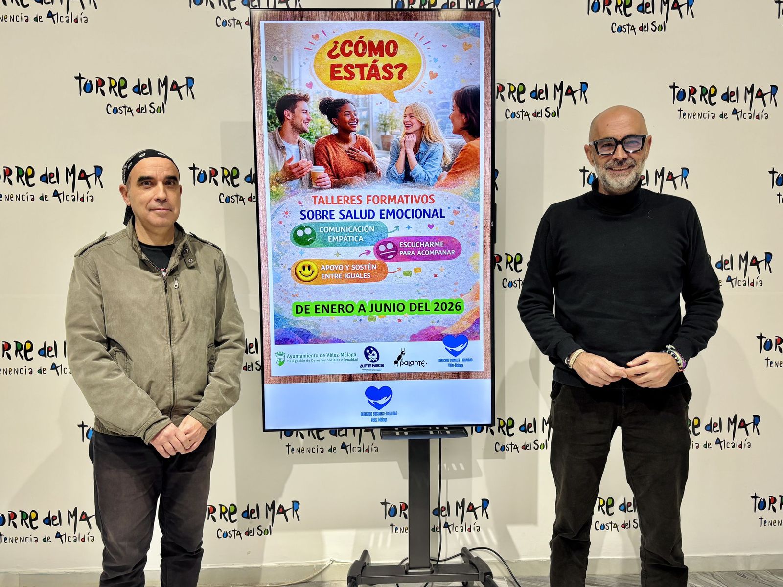 Enrique Quero, el responsable de la realización de los talleres, junto al concejal de Asuntos Sociales, Juan García.