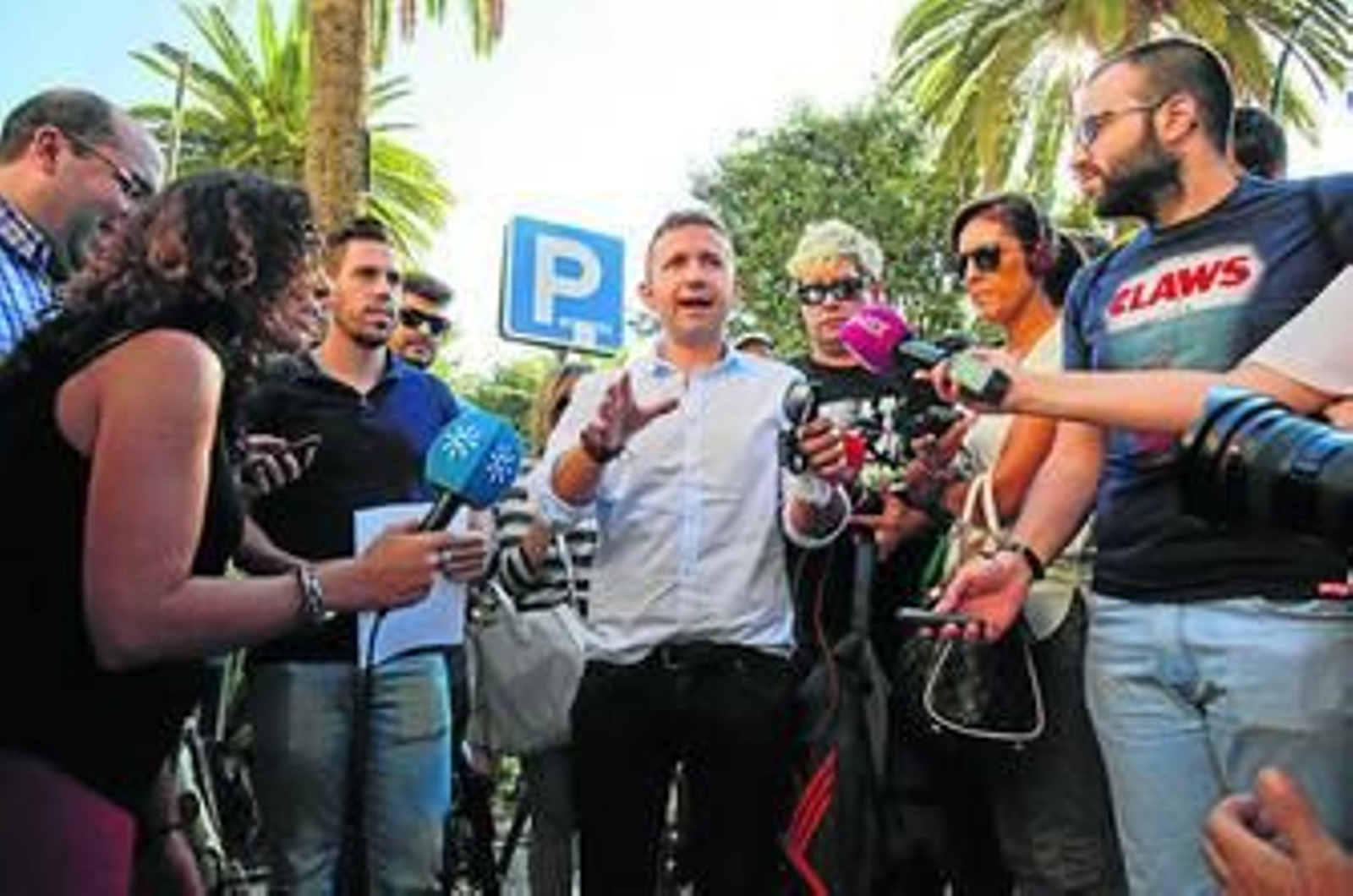 Espinosa ayer explicando los motivos por los que abandona Málaga Ahora.