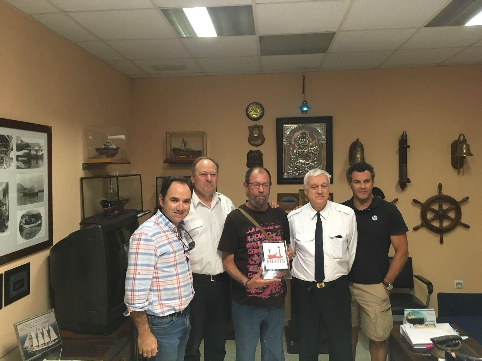 Los prácticos se despiden 		de Manuel		de la Barrera