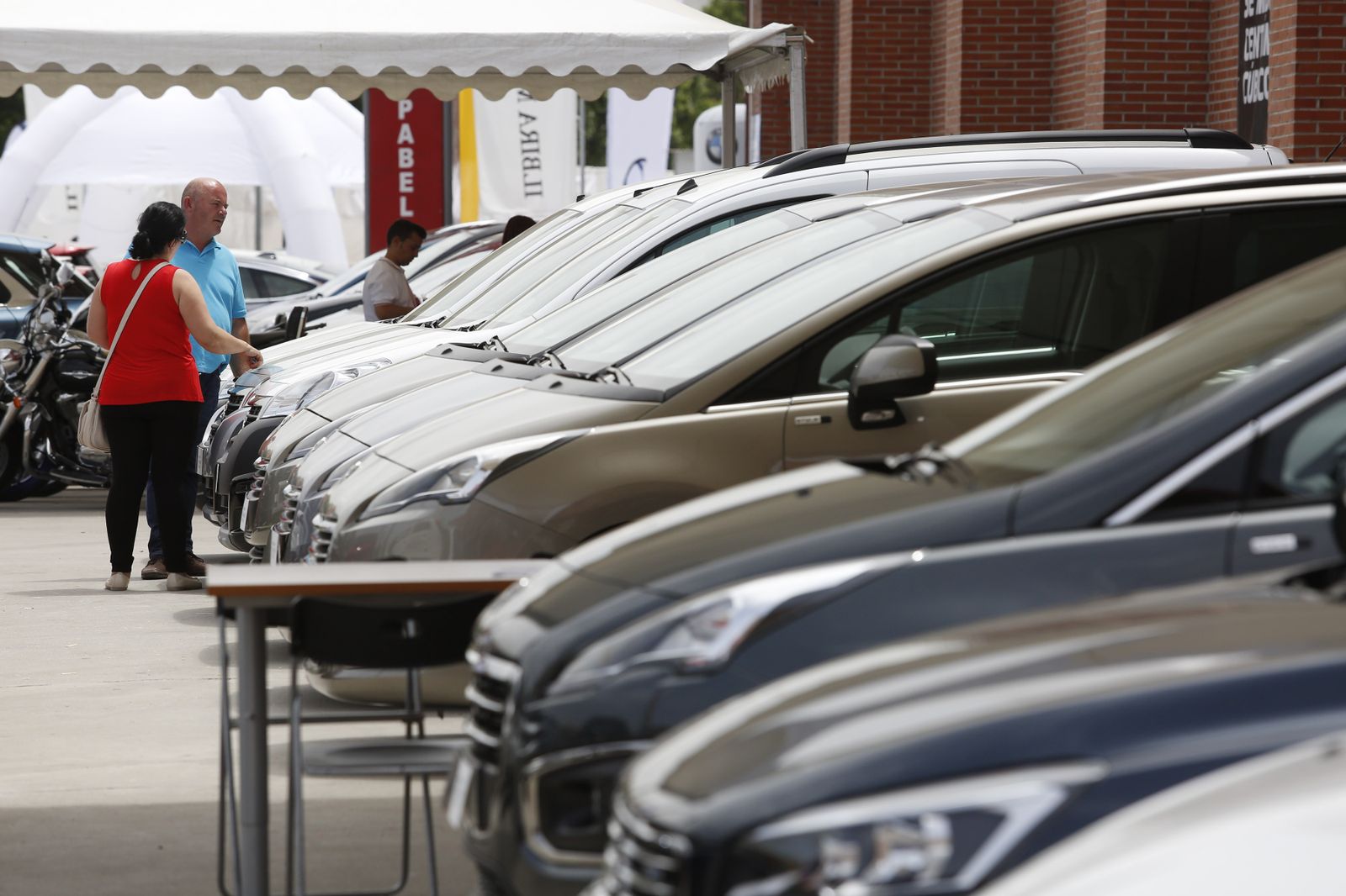 Concesionario de vehículos de ocasión.
