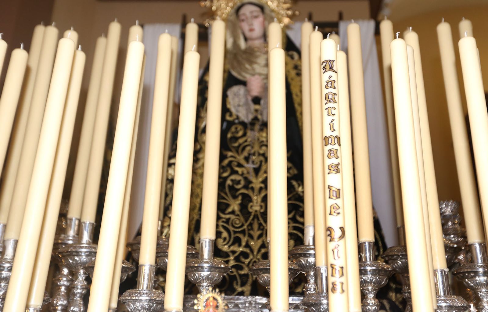 Vela del proyecto solidario que procesionará esta tarde noche junto a la imagen de La Soledad.