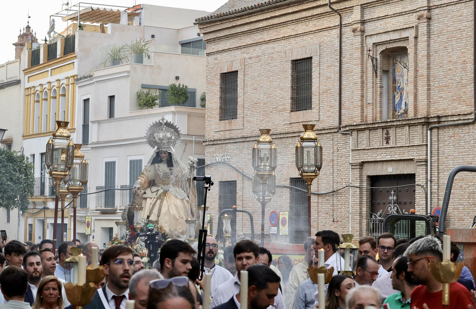 El traslado de la Pastora de Santa Marina a la parroquia de San Pedro, en imágenes