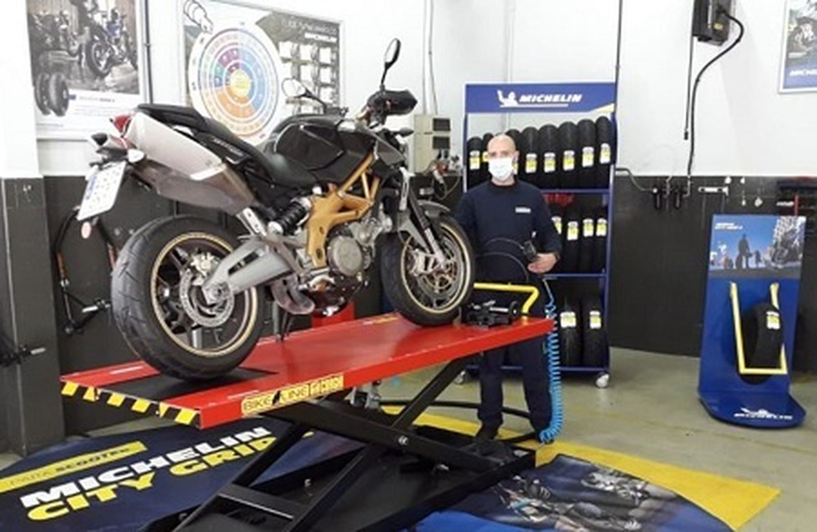 La mitad de las motos urbanas circula con la presión de los neumáticos baja