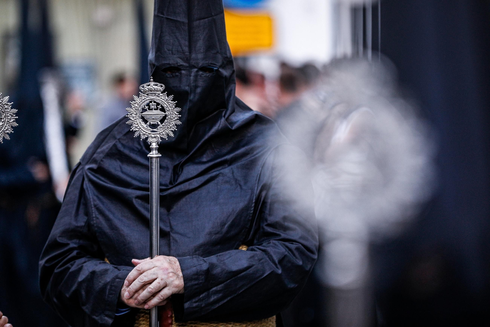 Imágenes de la salida de Santo Entierro en la Semana Santa de San Fernando 2025