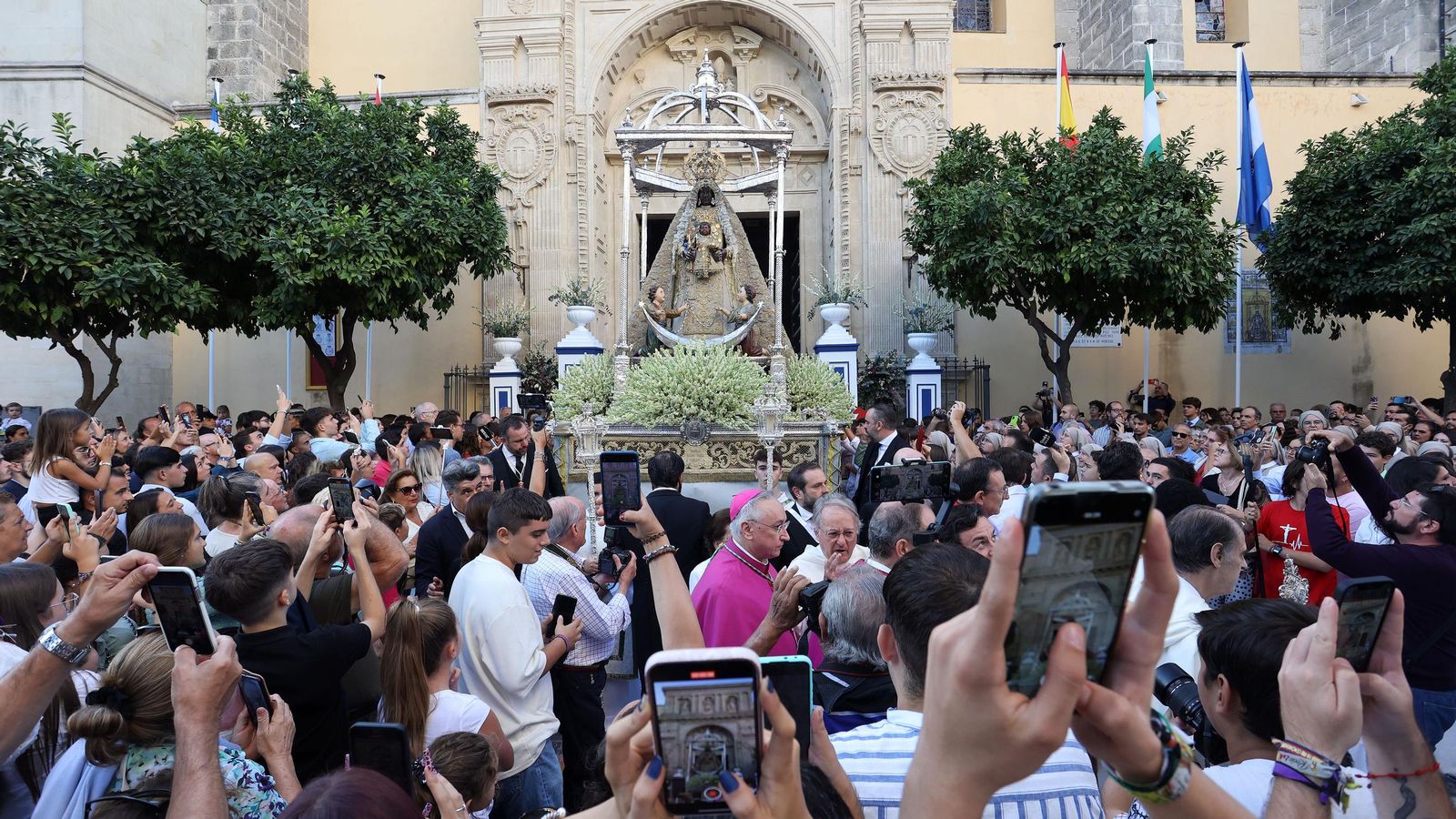La procesión de la Patrona de Jerez en imágenes
