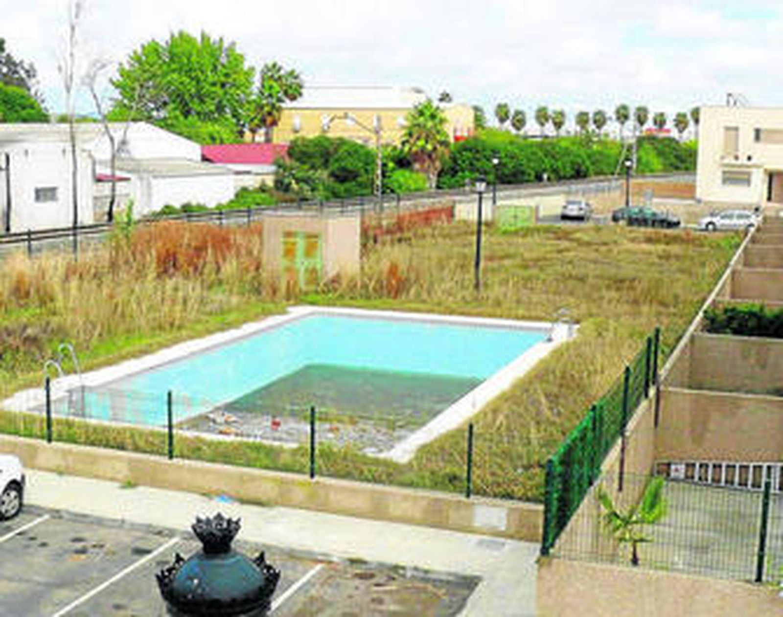 Zona reservada para la piscina y pistas de pádel; estas últimas nunca se llegaron a construir.
