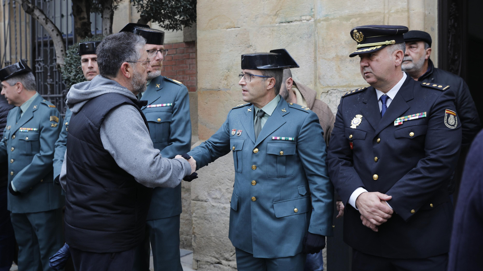 Las fotos de la concentración silenciosa por la muerte de dos guardias civiles en Barbate