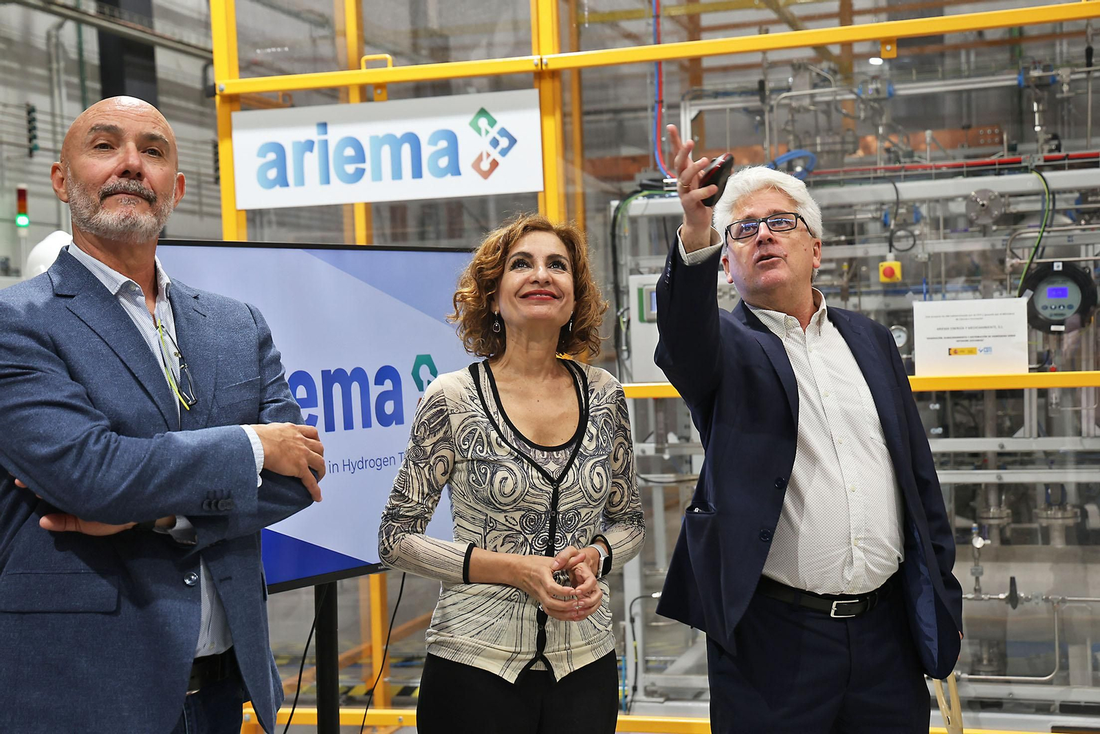 Imágenes de la visita de María Jesús Montero a la empresa Ariema Enerxía