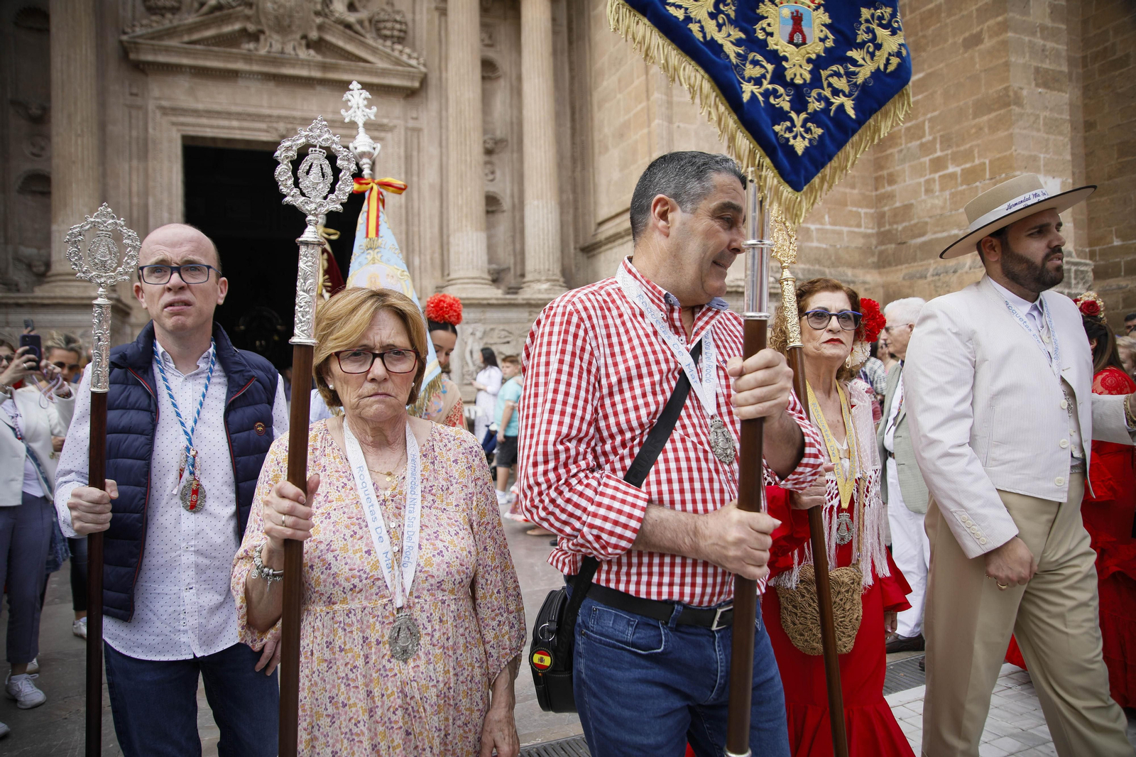 Imágenes de la salida  del Rocío desde la Catedral de Almería