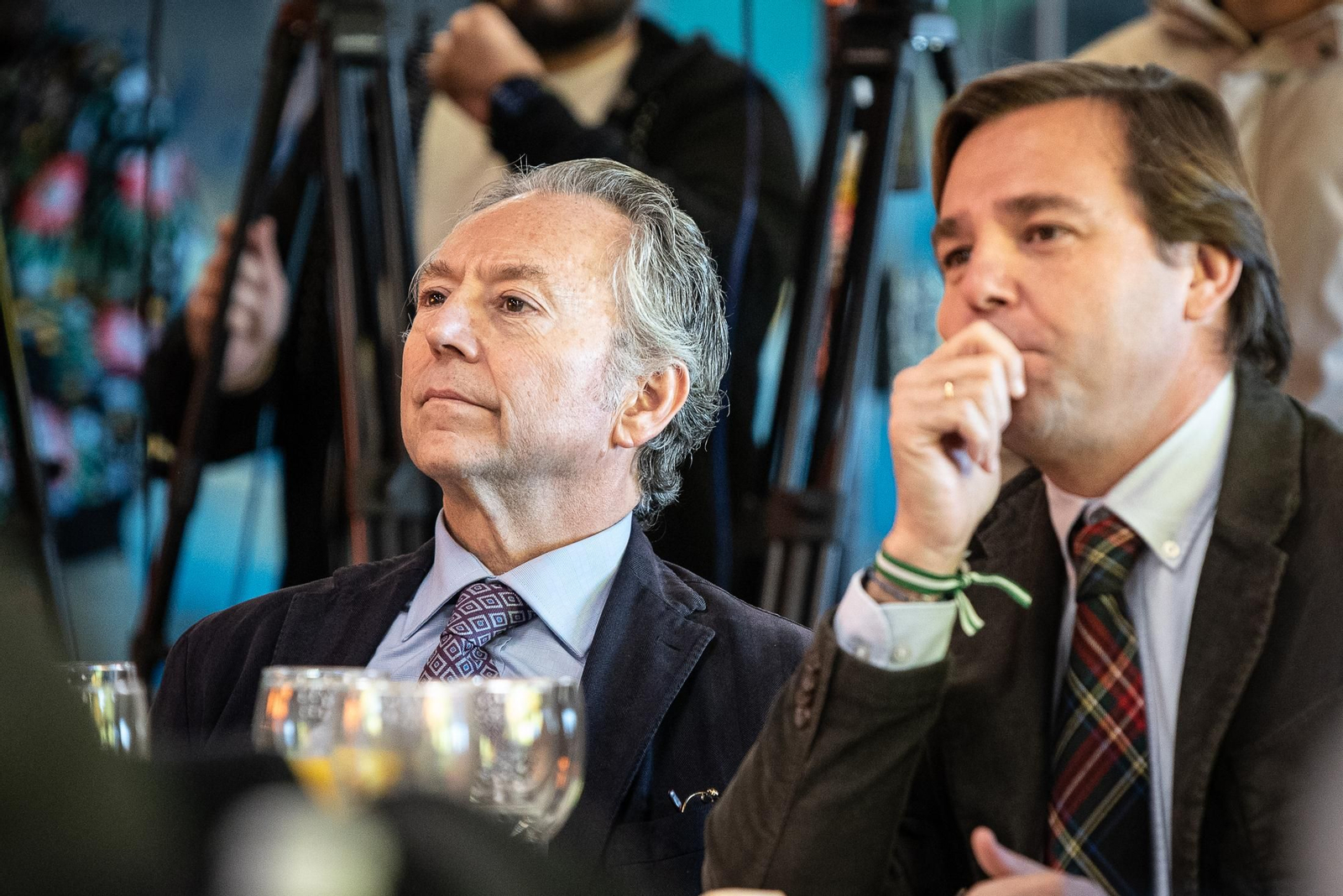 Imágenes del desayuno-coloquio con Antonio Sanz en el Foro Joly Andalucía celebrado en la Lonja de la Innovación del Puerto de Huelva