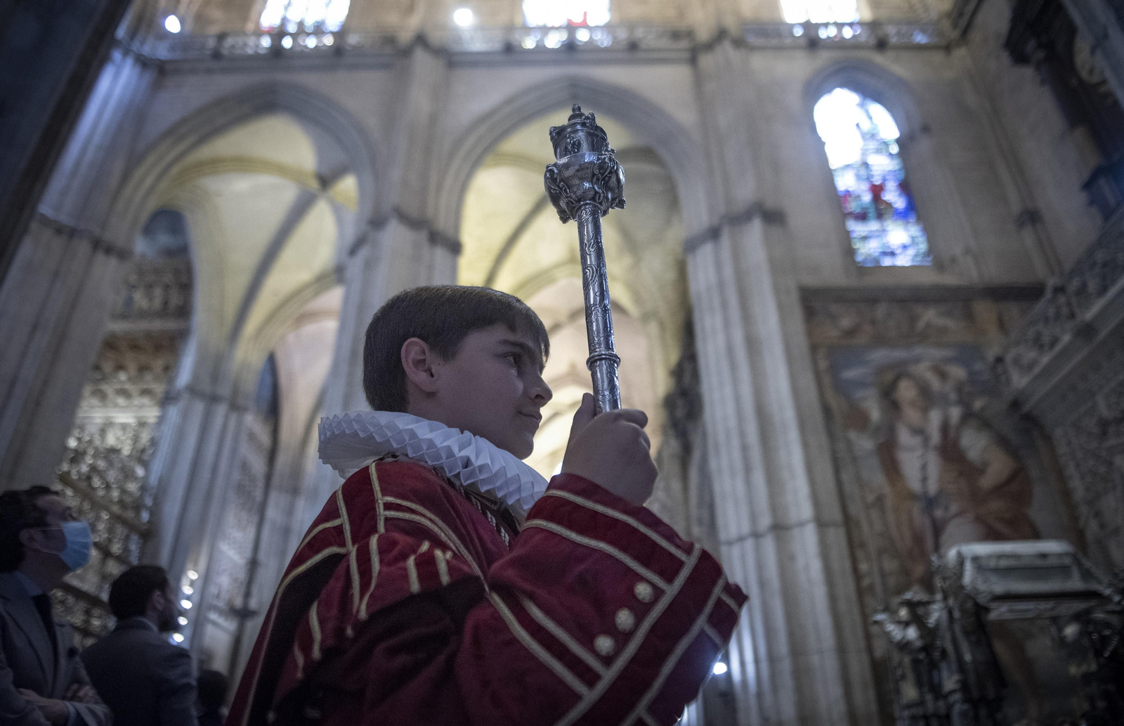 La procesión de palmas del Cabildo Catedral abre el Domingo de Ramos en Sevilla