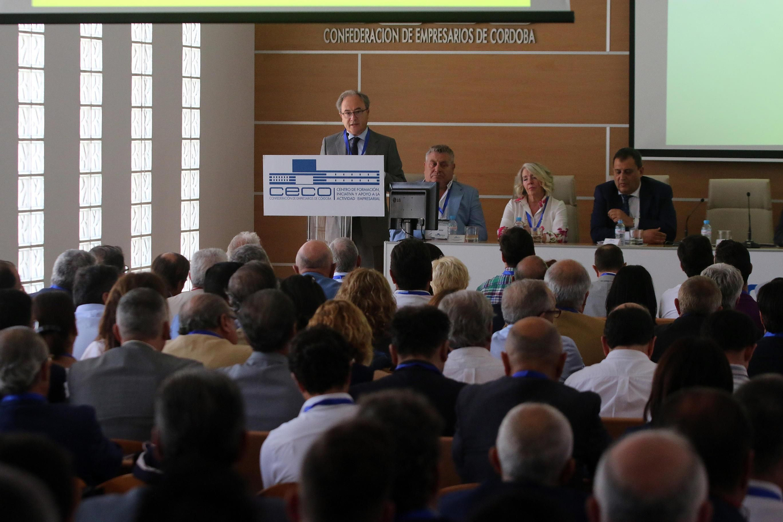 Díaz se dirige a los empresarios en su discurso durante la Asamblea General Ordinaria de CECO. Díaz se dirige a los empresarios en su discurso durante la Asamblea General Ordinaria de CECO.