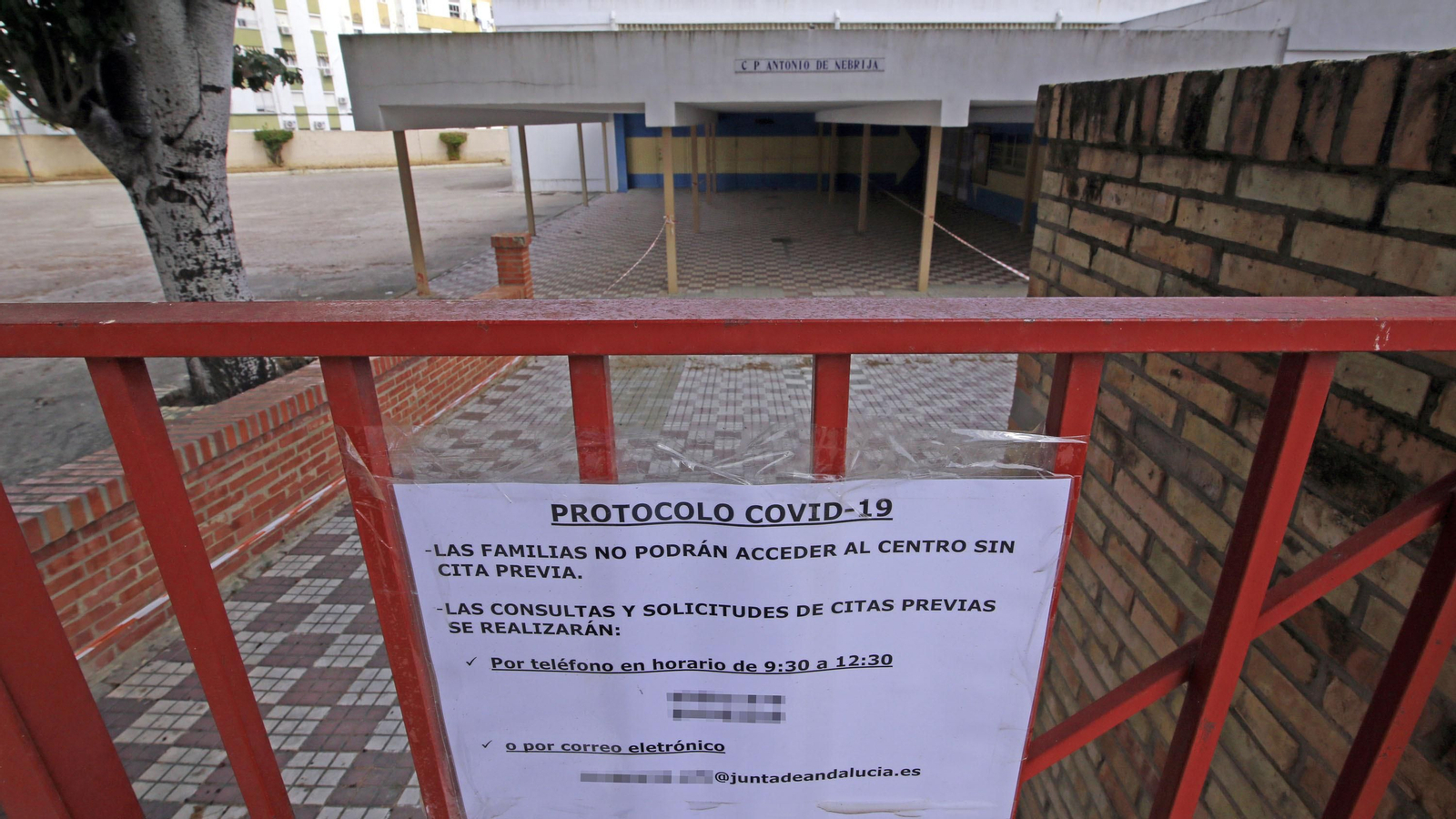 Uno de los accesos al colegio Elio Antonio de Nebrija.