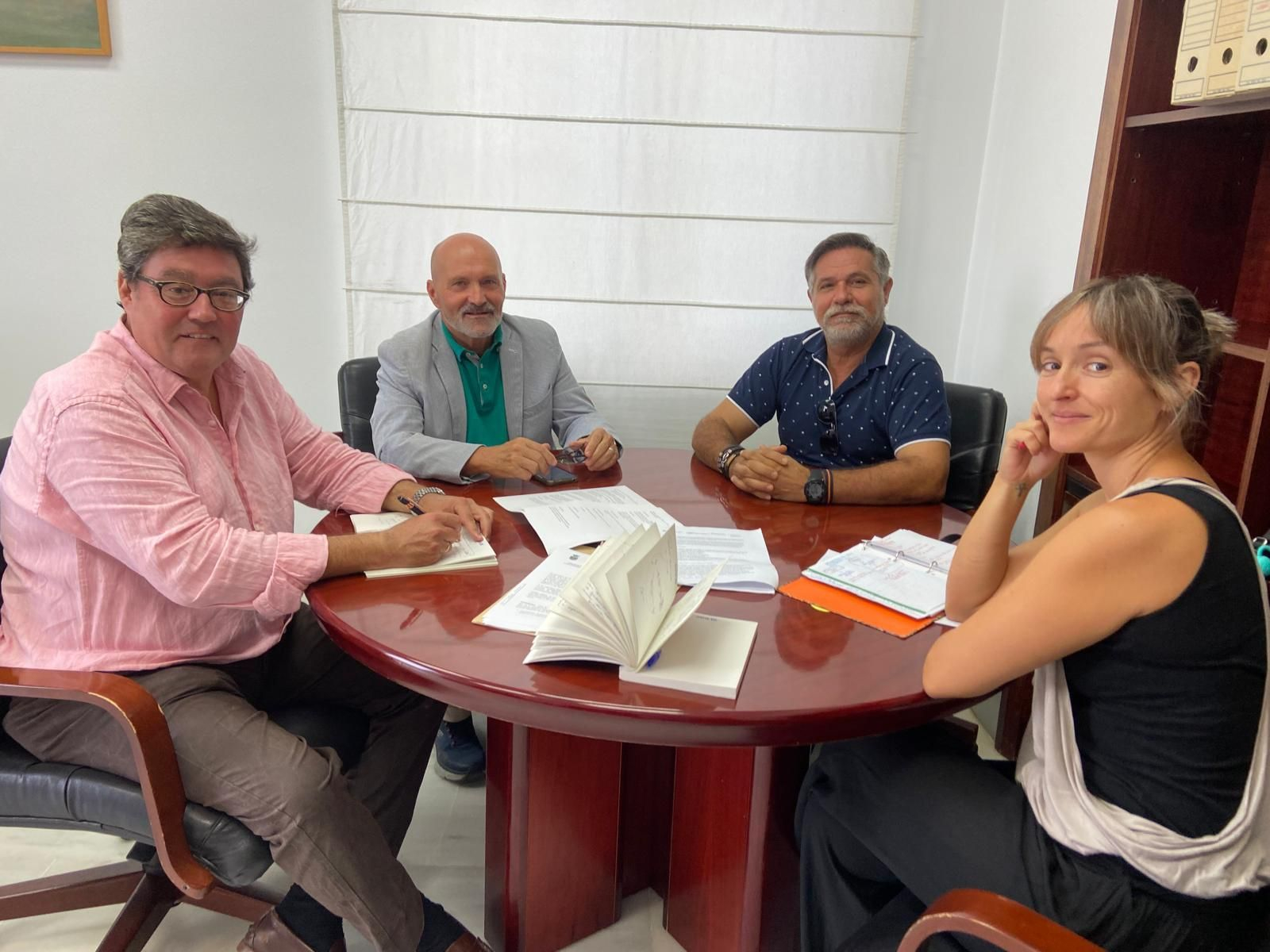 Foto del encuentro de Ayuntamiento y UCA.