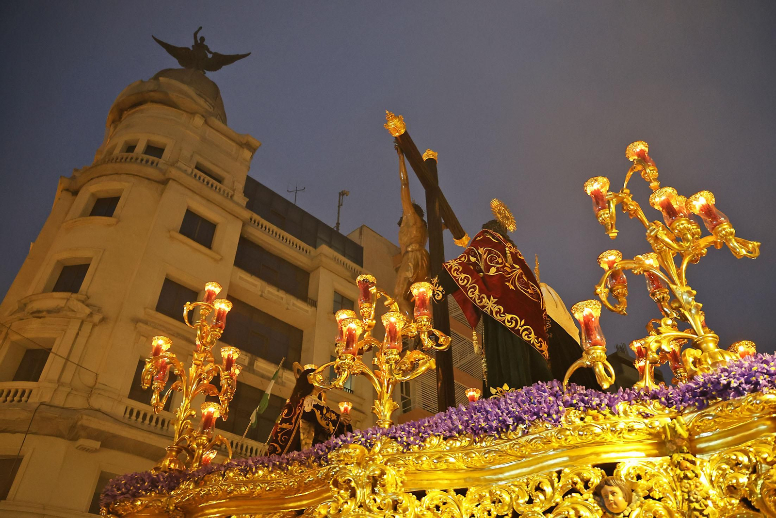 Miércoles Santo: La Hermandad de La Esperanza por las calles de Huelva