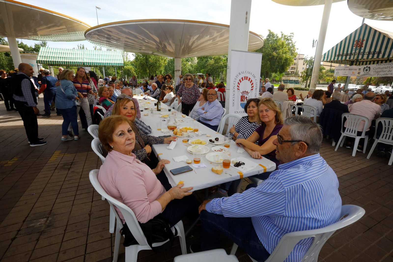 Las peñas celebran su tradicional perol en las Setas, en imágenes