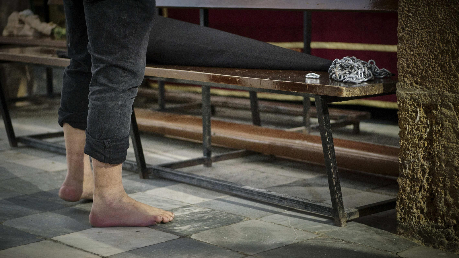 Sanidad suspende su salida procesional, los hermanos de la cofradía realizan estación de penitencia en el interior de Santa Cruz.