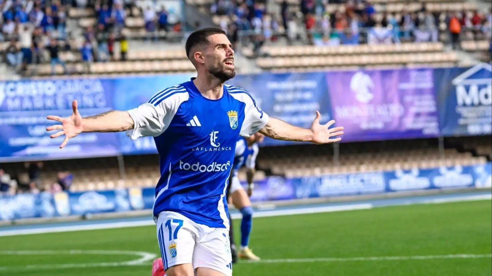 Dani Lidueña celebra un gol con el Xerez CD.