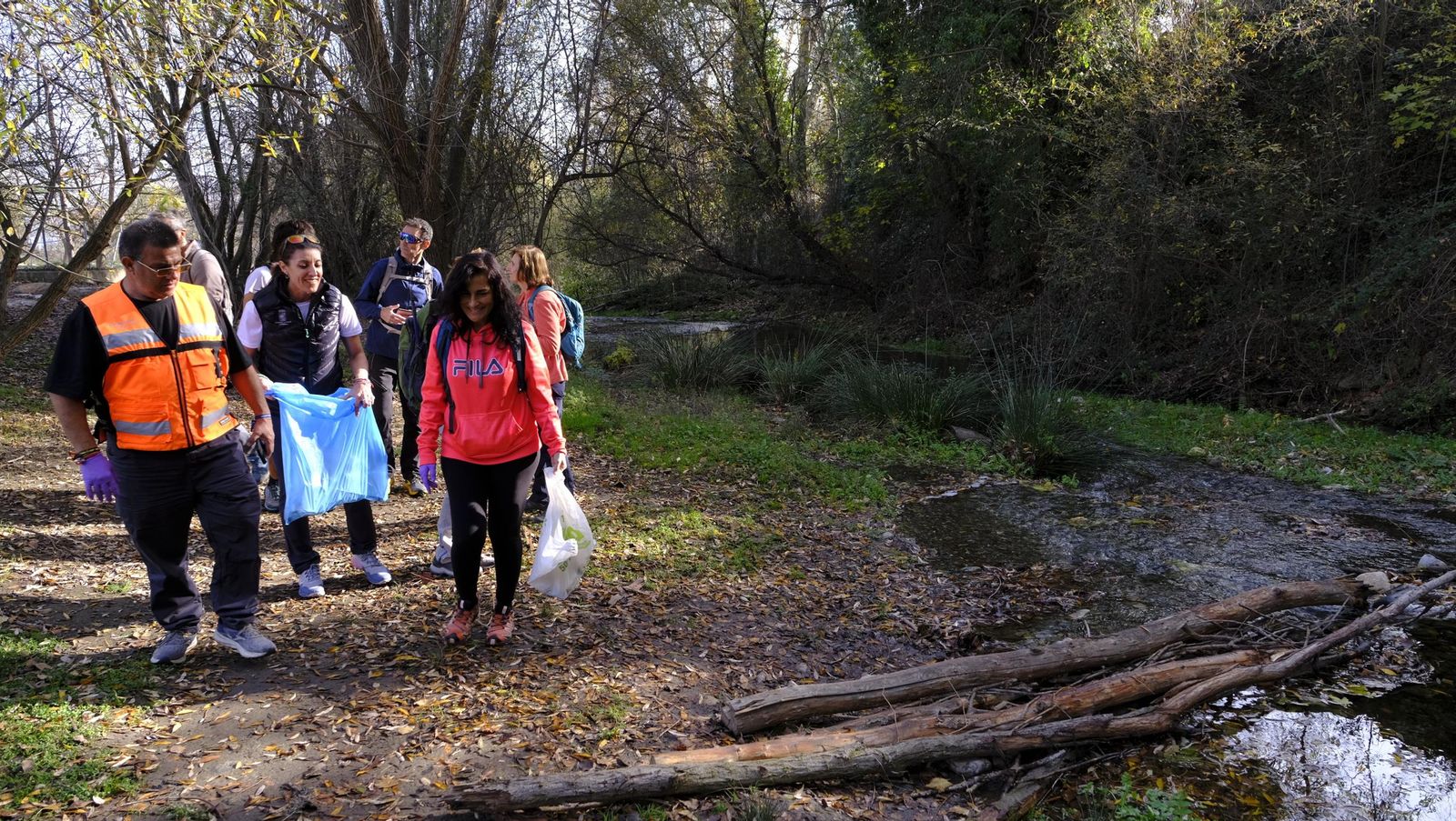 Limpieza y senderismo por la Alpujarra, en imágenes