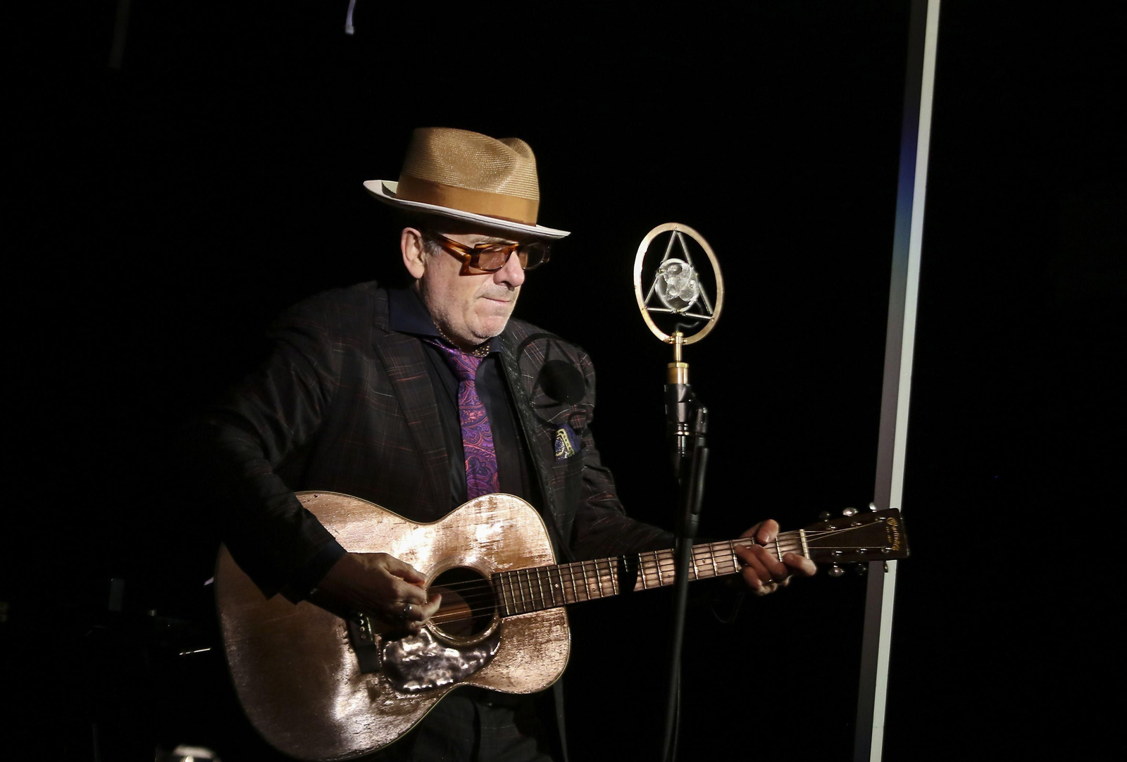 Así ha sido el concierto de Elvis Costello en Granada antes de su suspensión por la lluvia