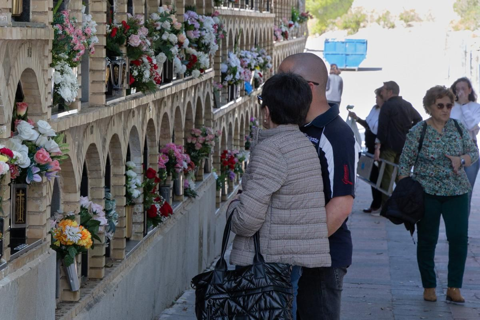 Día de Los Santos en el cementerio de San Fernando y San Eufrasio de Jaén, en imágenes
