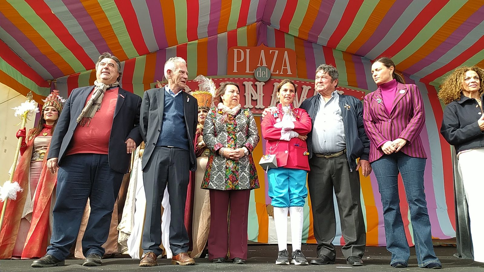 Las imágenes de la entrega del premio Pepe Requeté del Carnaval de San Fernando a Paco Lara