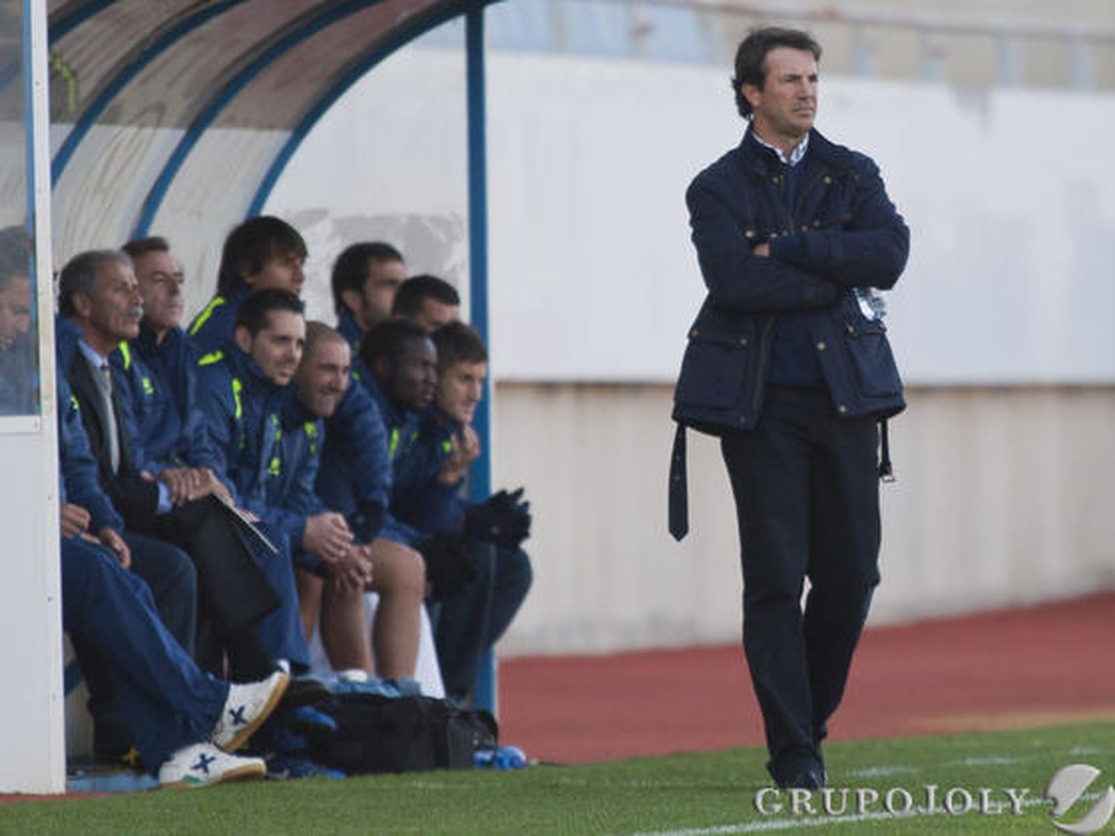 Jose González, atento al partido desde la banda. 

Foto: Pascu Mendez (LOF)
