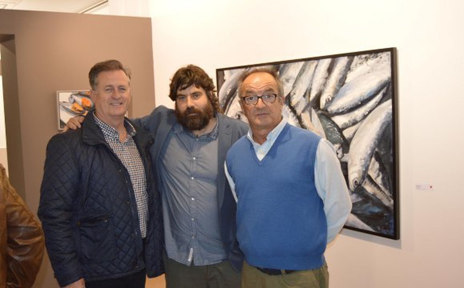 Los pintores Justo Mesa y  Fermín Villaescusa con el artista invitado, el pintor Pepe Baena, durante la inauguración.  Foto: Ignacio Casas de Ciria