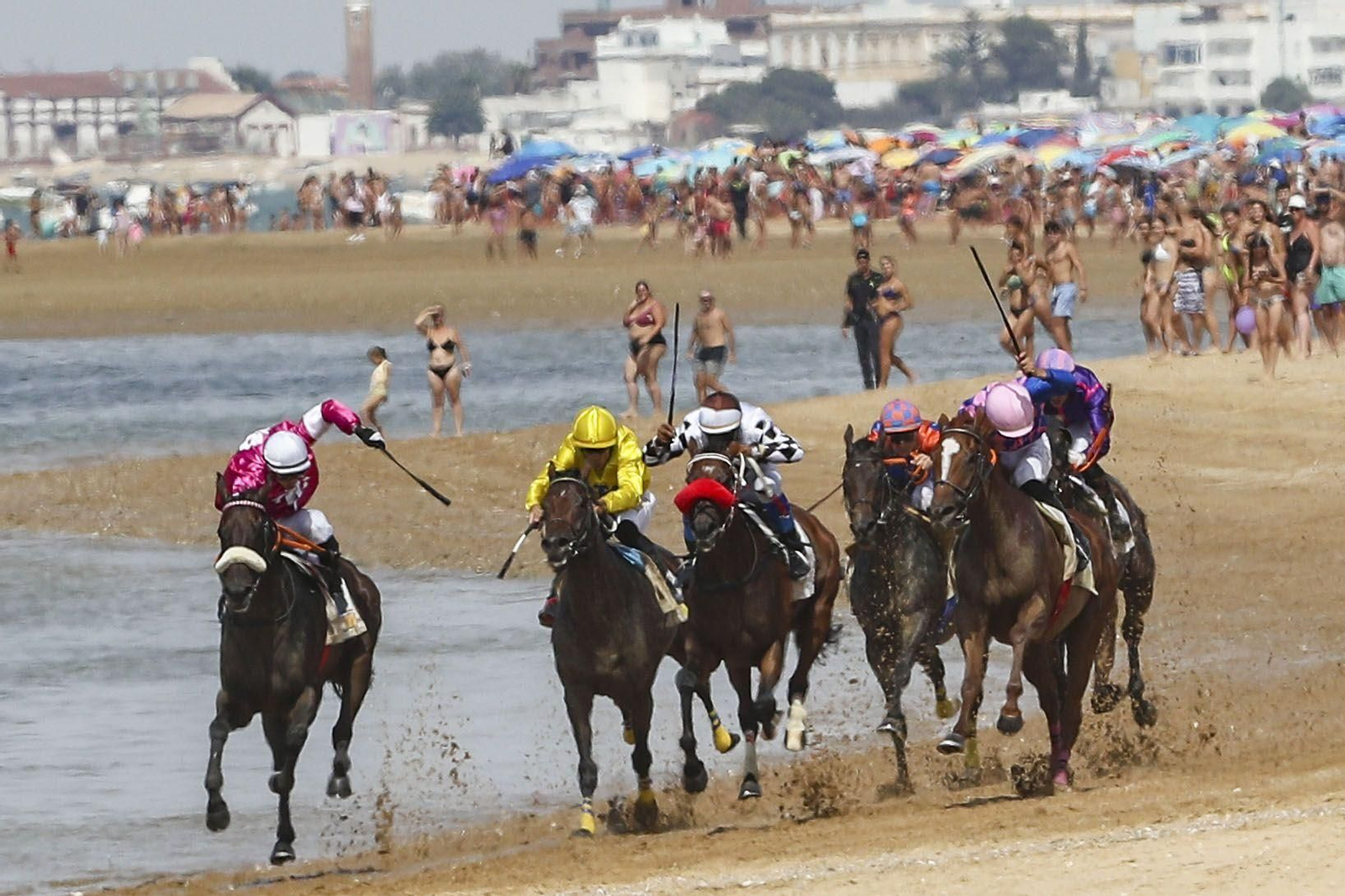 Los mejores momentos del inicio del segundo ciclo de las Carreras de Caballos de Sanlúcar