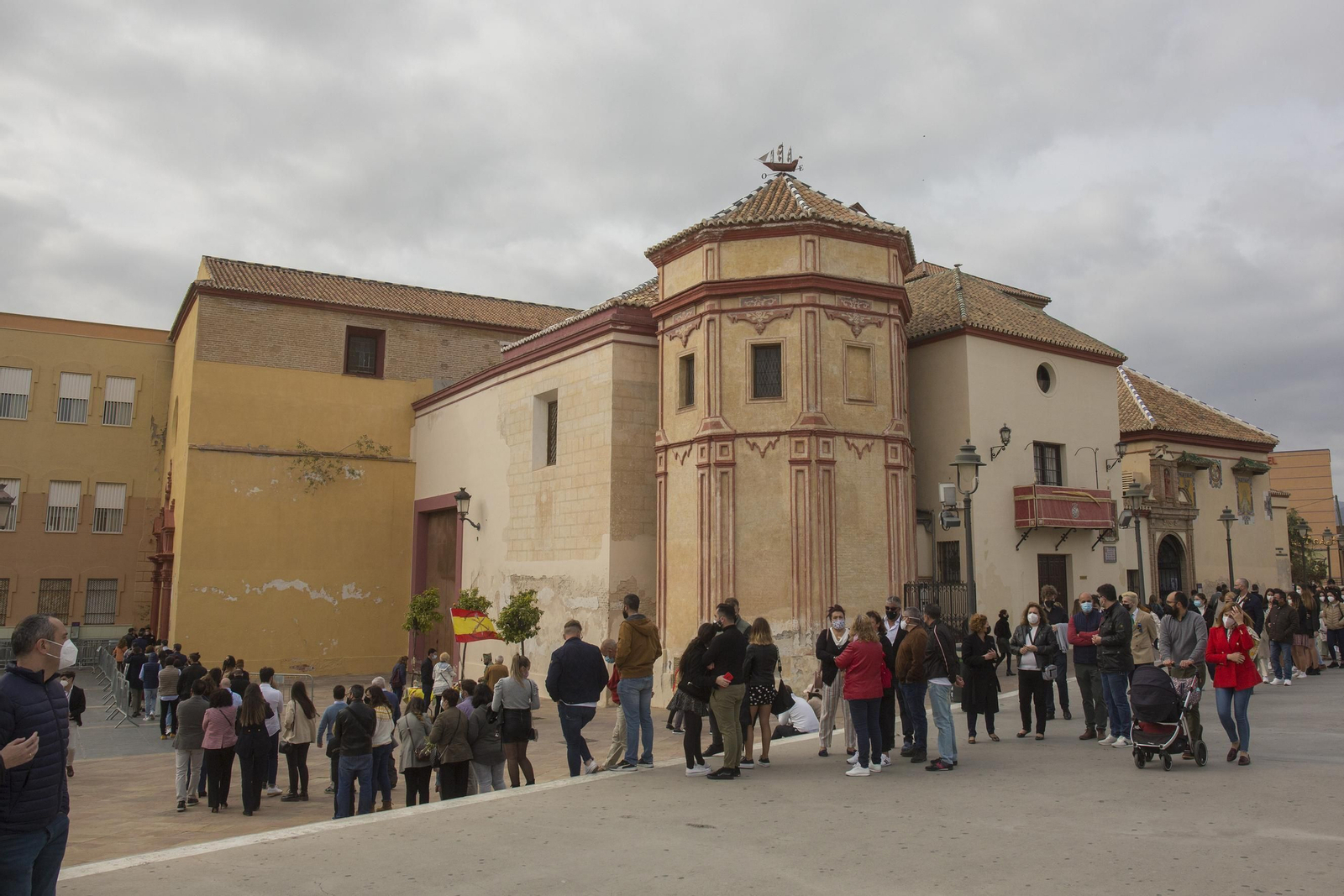 Las fotos del Domingo de Ramos, con largas colas en los templos