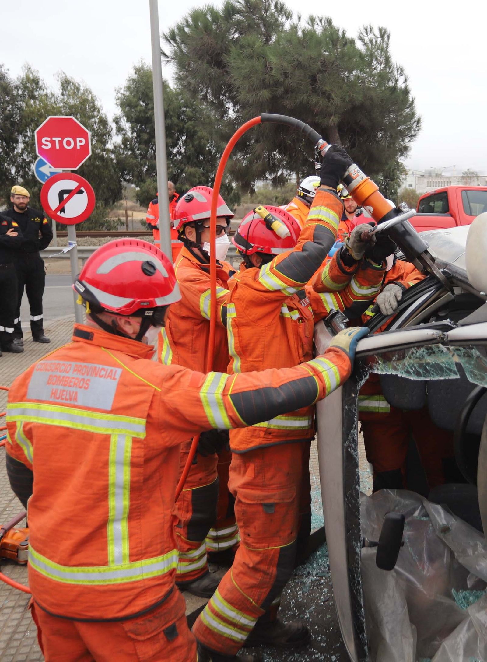 Simulacro de accidente en el Puerto de Huelva dentro del ejercicio regional RespuestA22, en imágenes