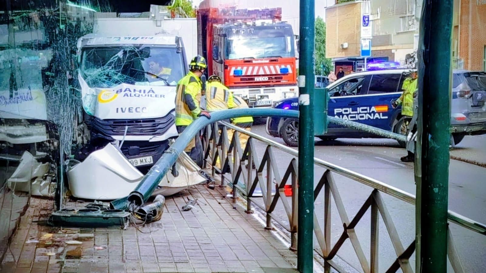 El camión ha sufrido la salida de vía en la carretera de Ronda.