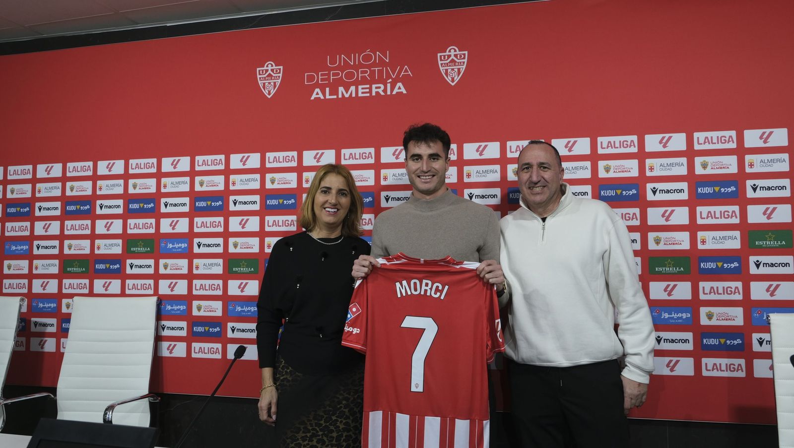 Presentación de Jon Morcillo como nuevo jugador de la U.D. Almería, en fotos