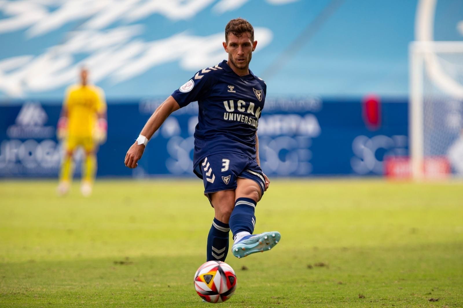 El exbalono Víctor Mena, en un partido con el UCAM El exbalono Víctor Mena, en un partido con el UCAM